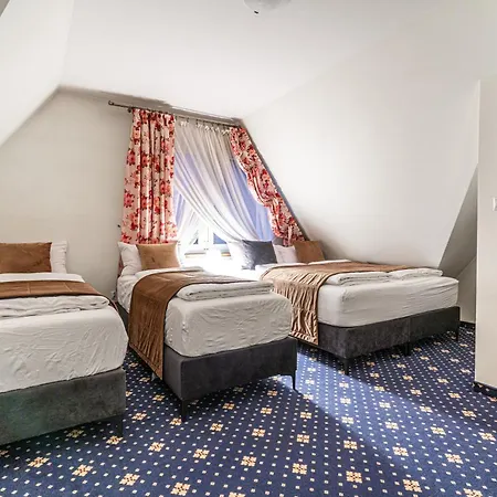 Dunajecki Dworek فندق مبيت وإفطار