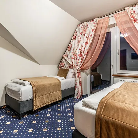 Dunajecki Dworek فندق مبيت وإفطار 3*