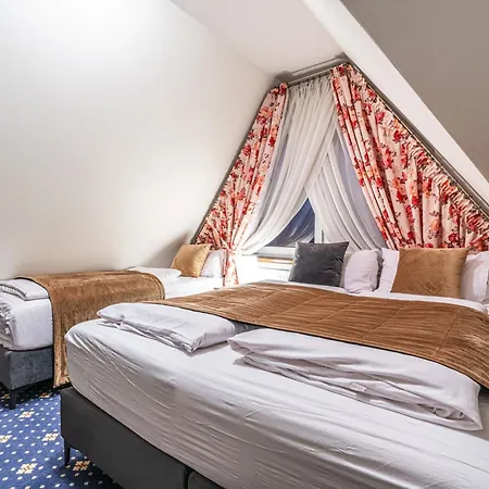 فندق مبيت وإفطار Dunajecki Dworek 3*