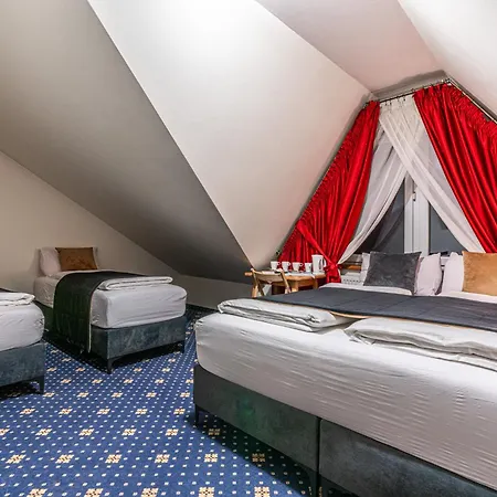 Dunajecki Dworek فندق مبيت وإفطار