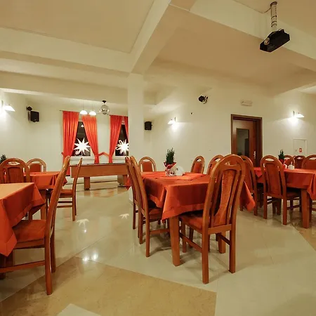 فندق مبيت وإفطار Dunajecki Dworek