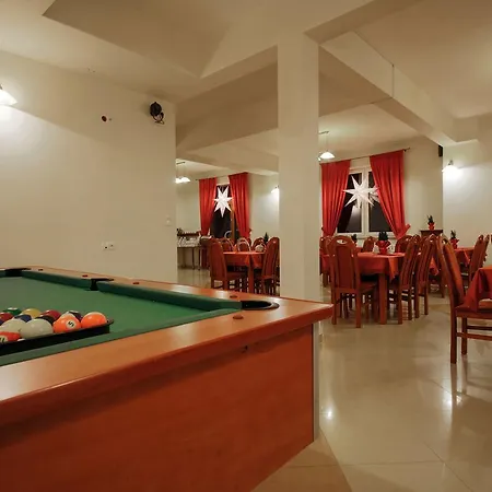 فندق مبيت وإفطار Dunajecki Dworek