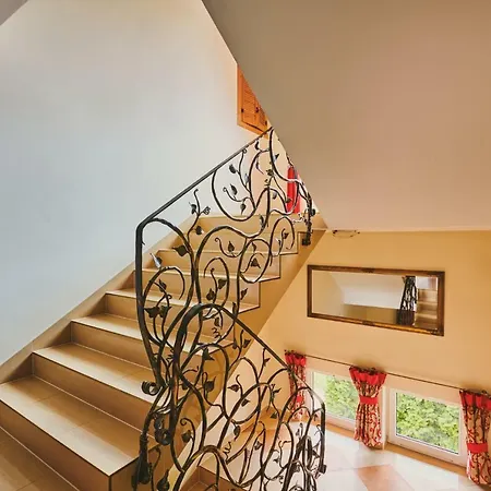 Dunajecki Dworek فندق مبيت وإفطار 3*