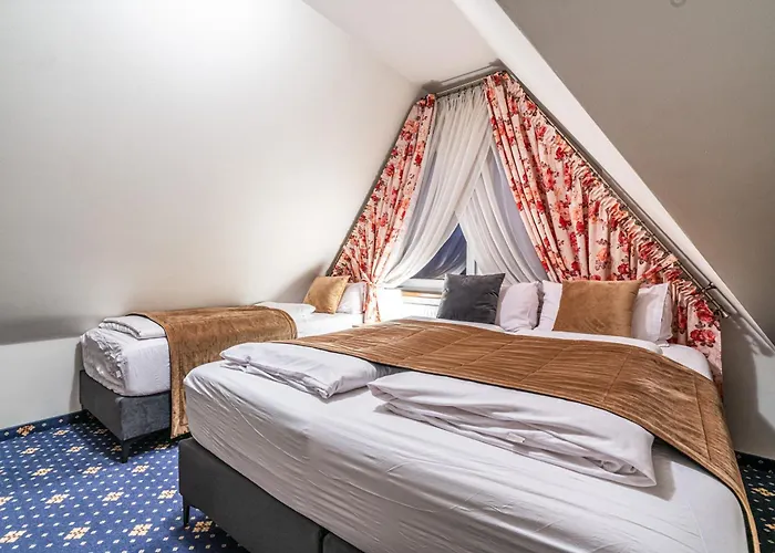 לינה וארוחת בוקר Dunajecki Dworek 3*