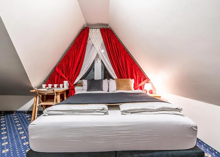 לינה וארוחת בוקר Dunajecki Dworek 3*