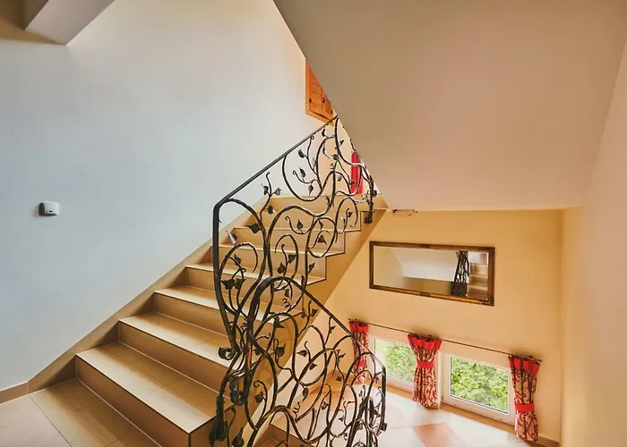 Dunajecki Dworek Bed & Breakfast 3*